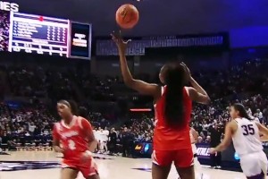 当选WNBA状元！看看阿齐·福德在大学时是怎么打球的！